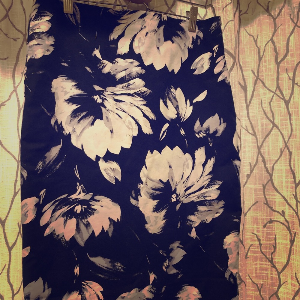 Black and white pencil skirt
